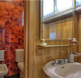 3 bedroom villa with pool and tennis court near Florence, sleeps 6